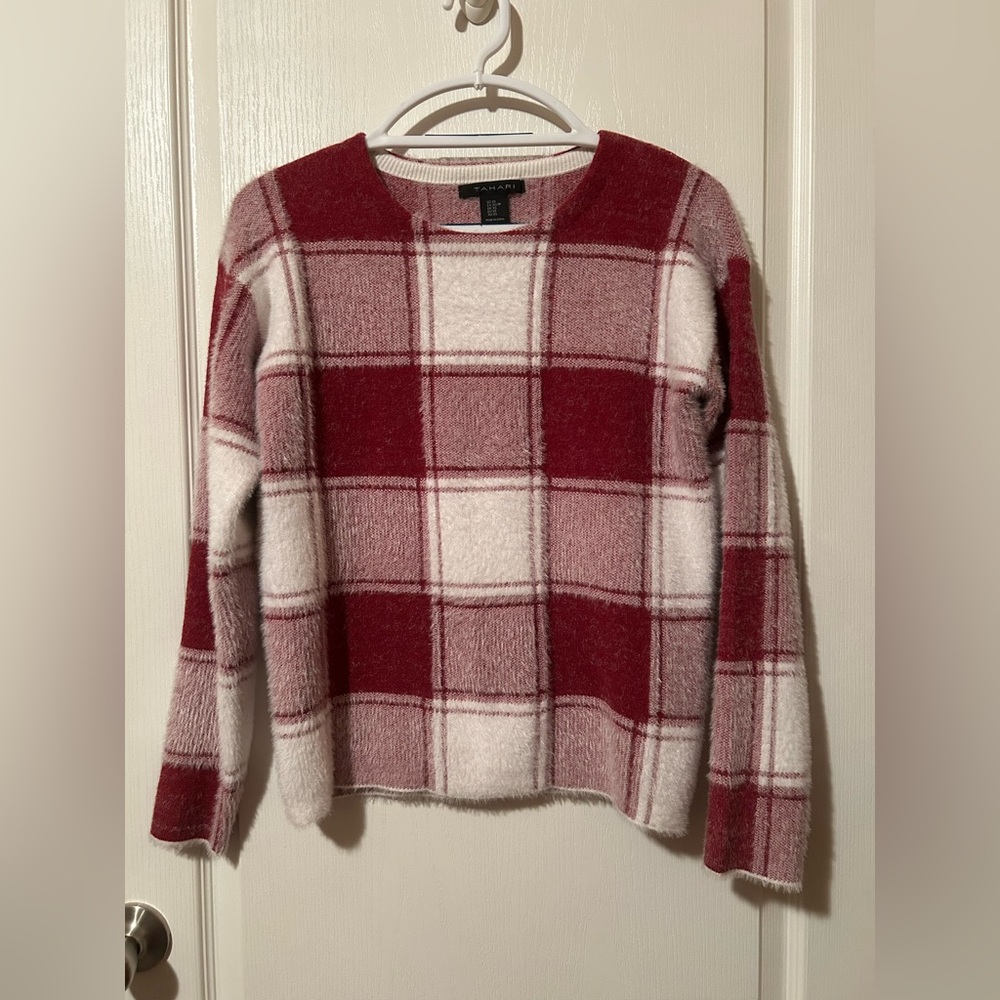 NWOT Tahari Plaid Women's Sweater
